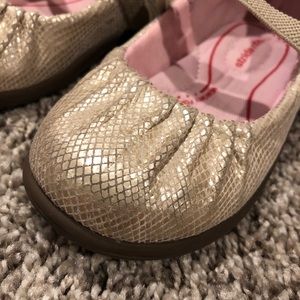 Stride Rite SRT gold Mary Janes size 5M